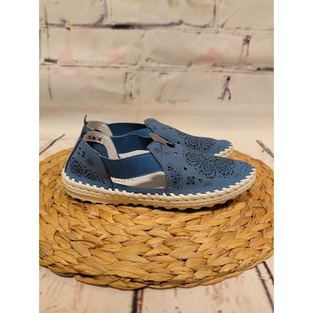 Bernie Mev Women's Blue‎ Laser Cut Flower Slip On Tulum Leather Sz 7 NIB